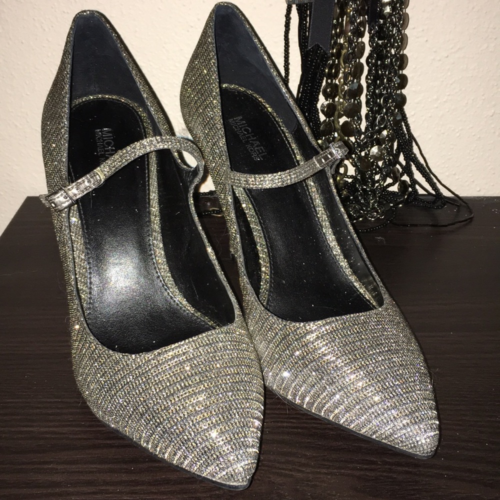 Michael Kors sz 9 woven metallic buckle pump